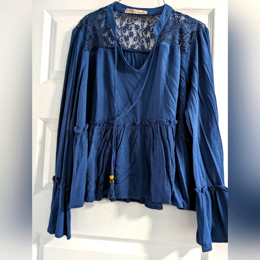 Cute flowy blue top